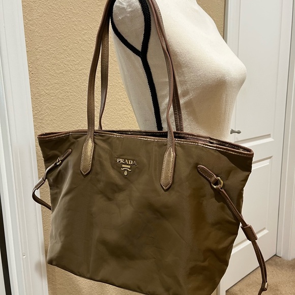 PRADA TOTE - Picture 15 of 16